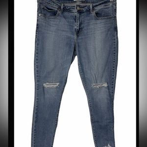 003. Levi women jeans